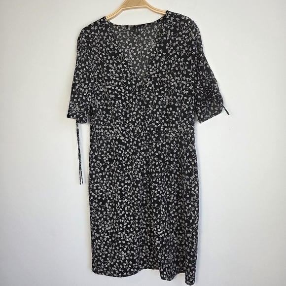 Vero Moda Black and White Midi Puff Sleeve Dress - Picture 11 of 12